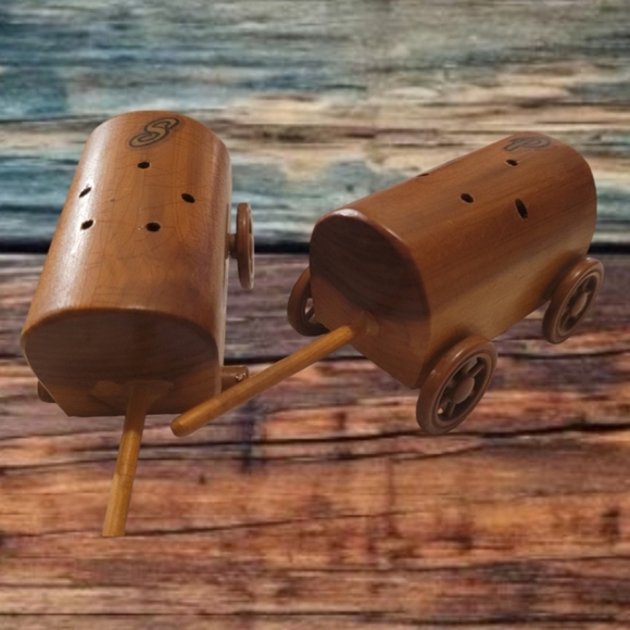 VINTAGE LOT OF WOODEN SALT & PEPPER SHAKER SETS ~ WILL ROGERS ~ PEPPY PEPPER - Picture 2 of 8